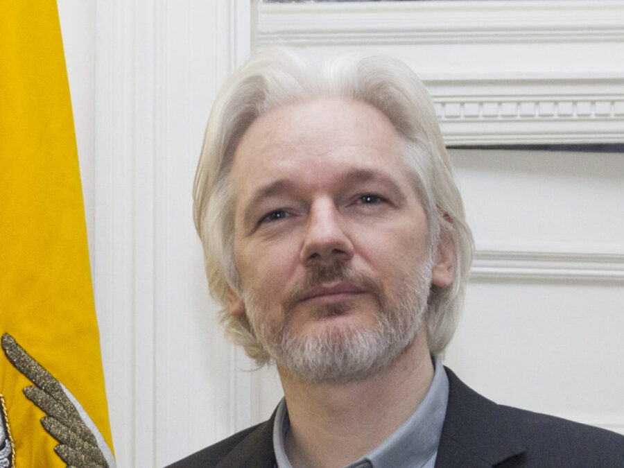 Julian Assange And Ricardo Patiño August 2014(1)